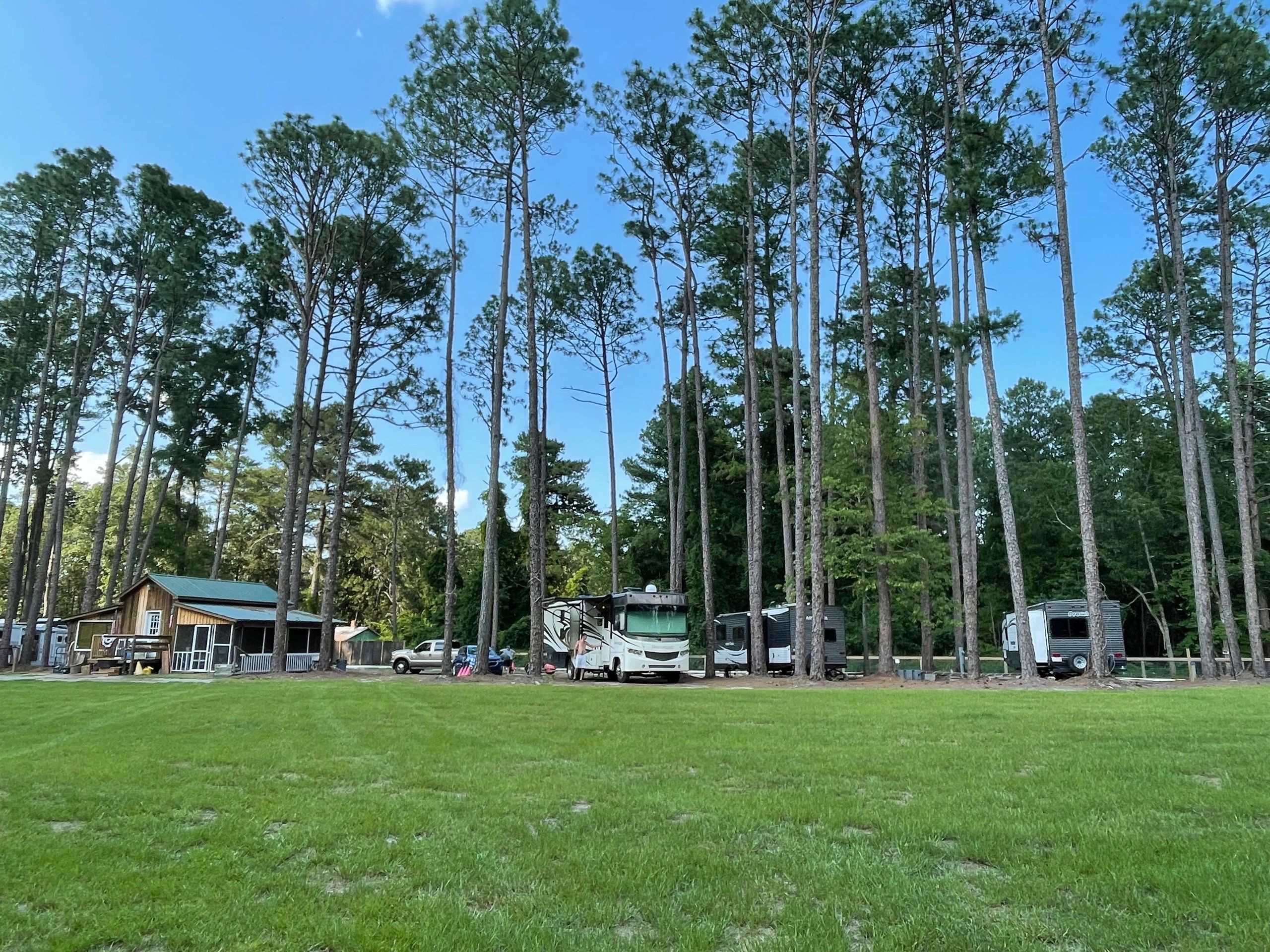 Spacious campground to accommodate all size RVs